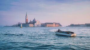 Information and online tickets for the water taxi boats between Marco Polo Airport and hotels in Venice
