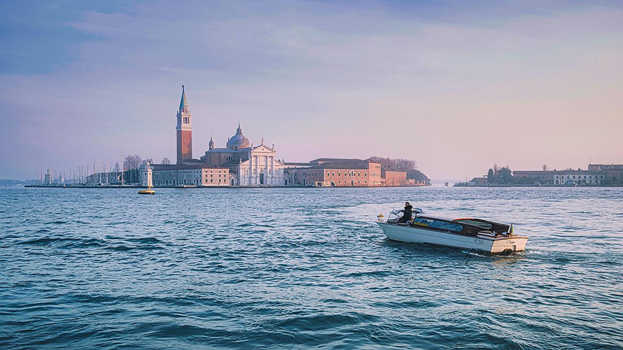 Esperienza esclusiva a Venezia: viaggio su taxi acquatico da/per l'Aeroporto Marco Polo
