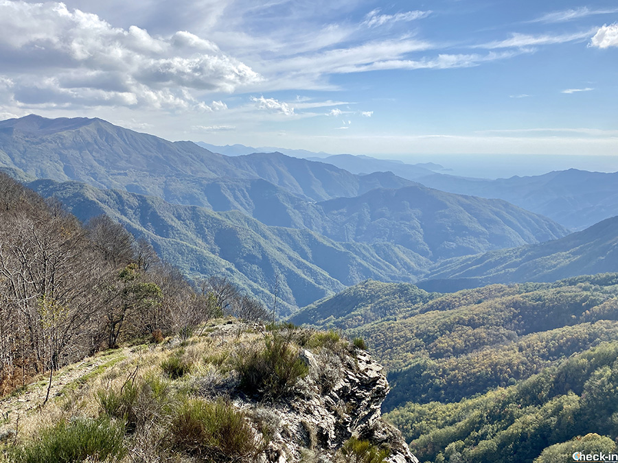 Escursioni autunnali nell'entroterra genovese: Monte Caucaso dal Passo della Scoglina