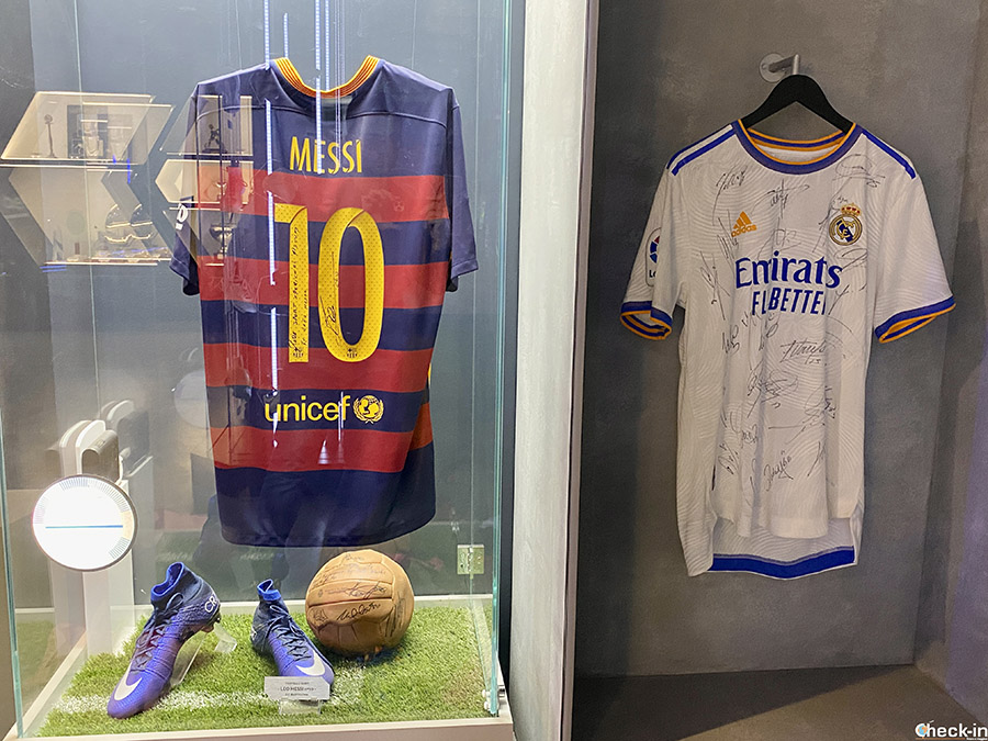 Maglia autografata di Messi e scarpette di Cristiano Ronaldo - Museo Rafa Nadal, Manacor