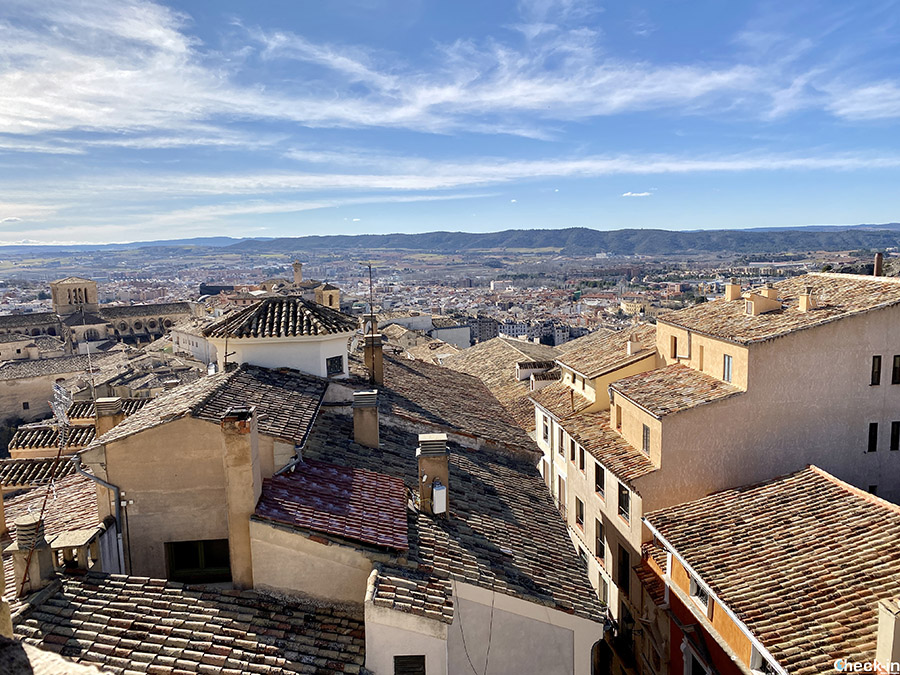 Vista sui tetti del centro storico di Cuenca dalla Iglesia de Santiago y San Pedro