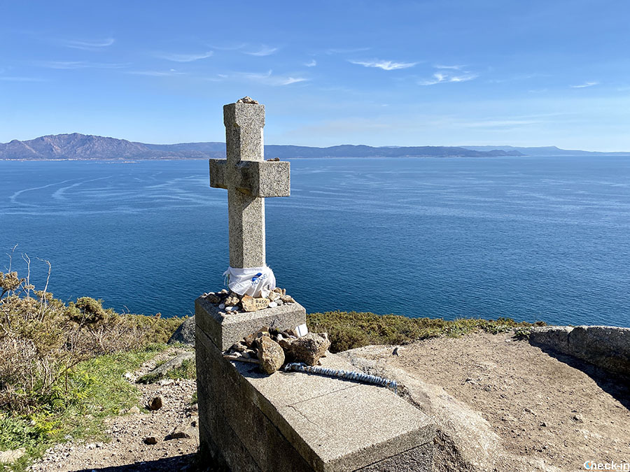 Croce dei Pellegrini di Santiago sul promontorio di Finisterre (Galizia, Spagna del nord)
