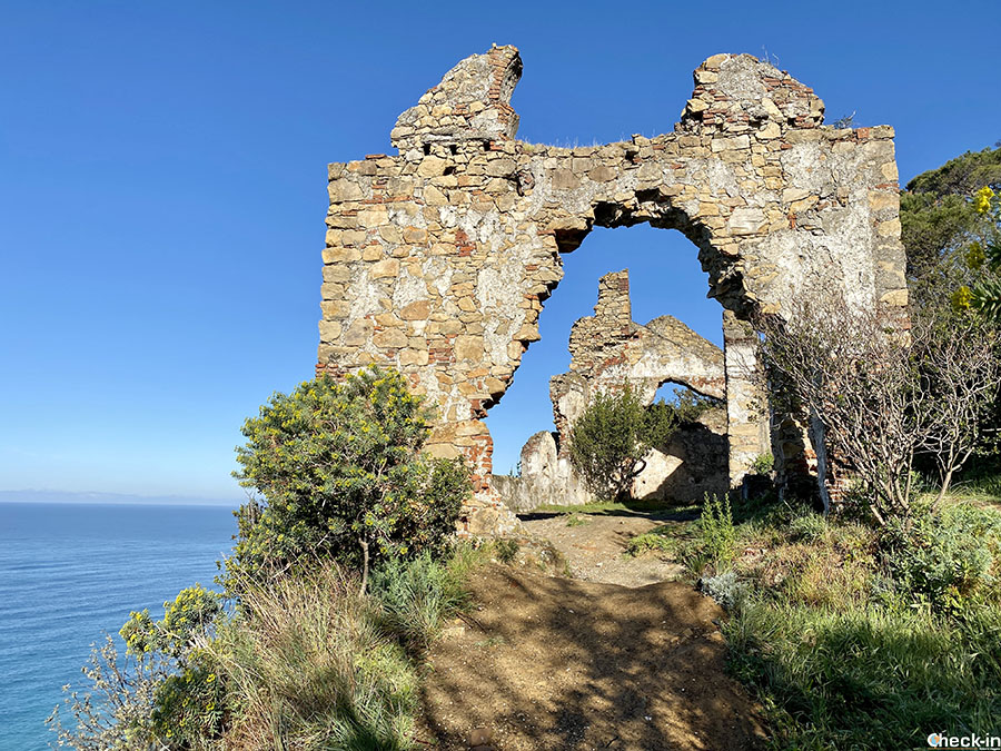 Escursioni più belle da fare nel Golfo del Tigullio (Liguria): da Sestri Levante alle Rocche di Sant'Anna