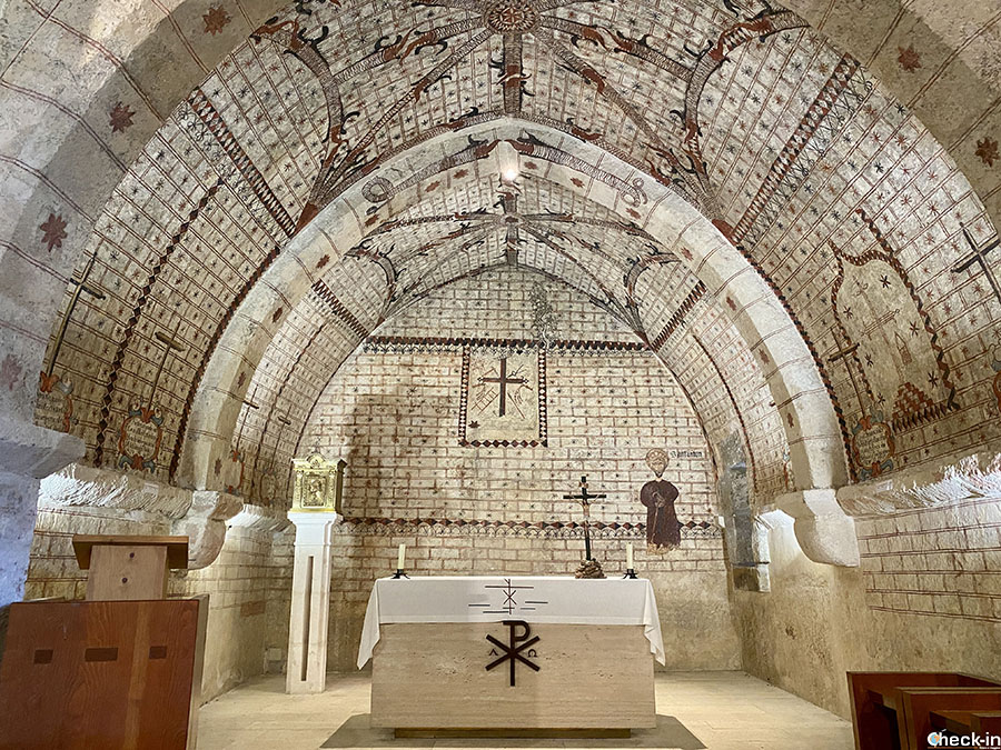 Dipinti all'interno della chiesa dell'Ermita de NS del Rosario a Riaño (Spagna del nord)