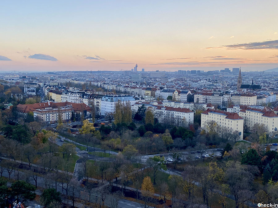 Vista sullo skyline di Vienna dalla ruota panoramica del Prater