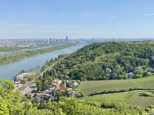 Vista panoramica su Vienna dalla cima della collina Leopoldsberg