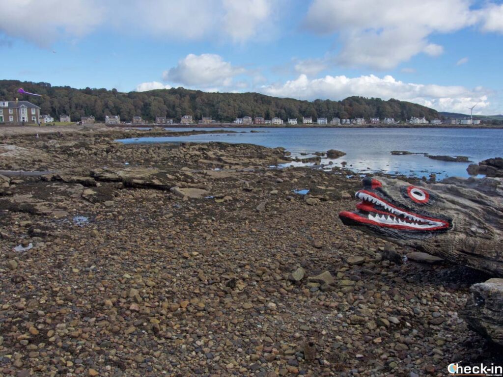 Roccia "Crocodile Rock" sul lungomare di Millport, isola di Great Cumbrae (Scozia)