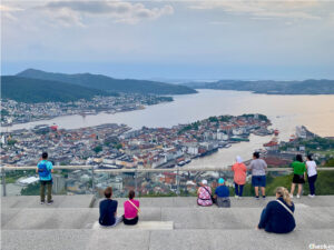 6 cose da fare e vedere a Bergen: tramonto sulla città dal belvedere sul monte Fløyen