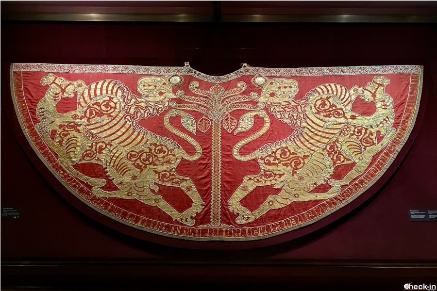 The coronation cloak worn by Roger II, Imperial Treasury (Vienna)
