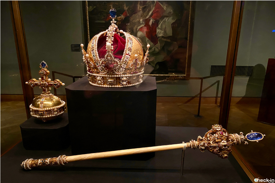 Imperial crown and jewels of the Holy Roman Empire - Imperial Treasury, Vienna