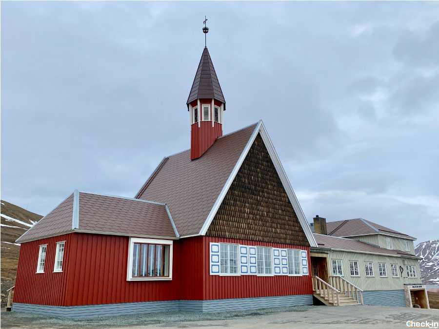Chiesa luterana delle Svalbard a Longyearbyen (la più settentrionale al mondo)
