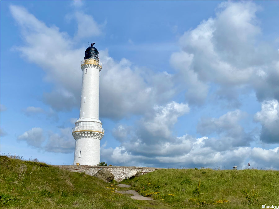 Il faro di Girdle Ness, vicino al centro ed al porto di Aberdeen (Scozia nord-orientale)