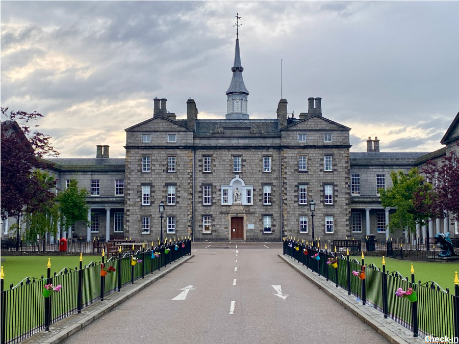 Il Robert Gordon's College nel centro storico di Aberdeen (Scozia)