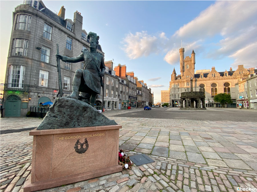 La Mercat Cross, nel cuore storico di Aberdeen (Scozia)