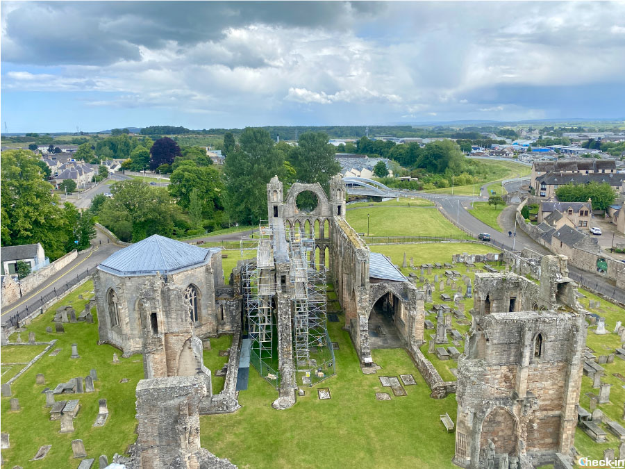 Vista "aerea" sulla navata scoperta della Cattedrale di Elgin (Scozia)