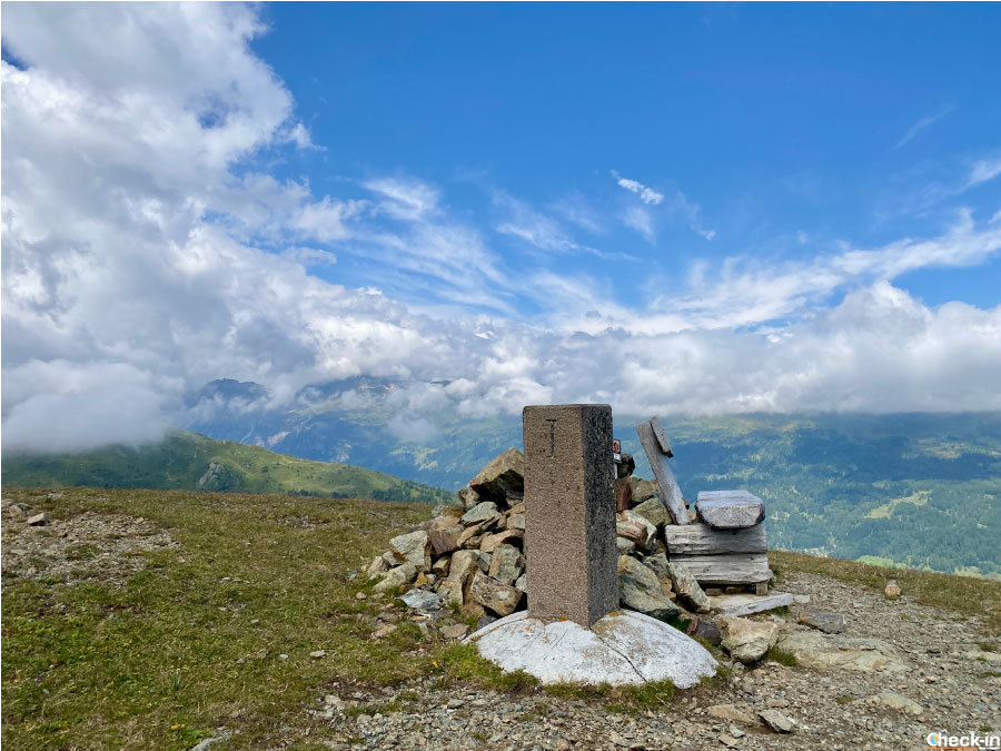 Trekking panoramico al confine tra Italia ed Austria: cima del monte Sella-Sattelberg
