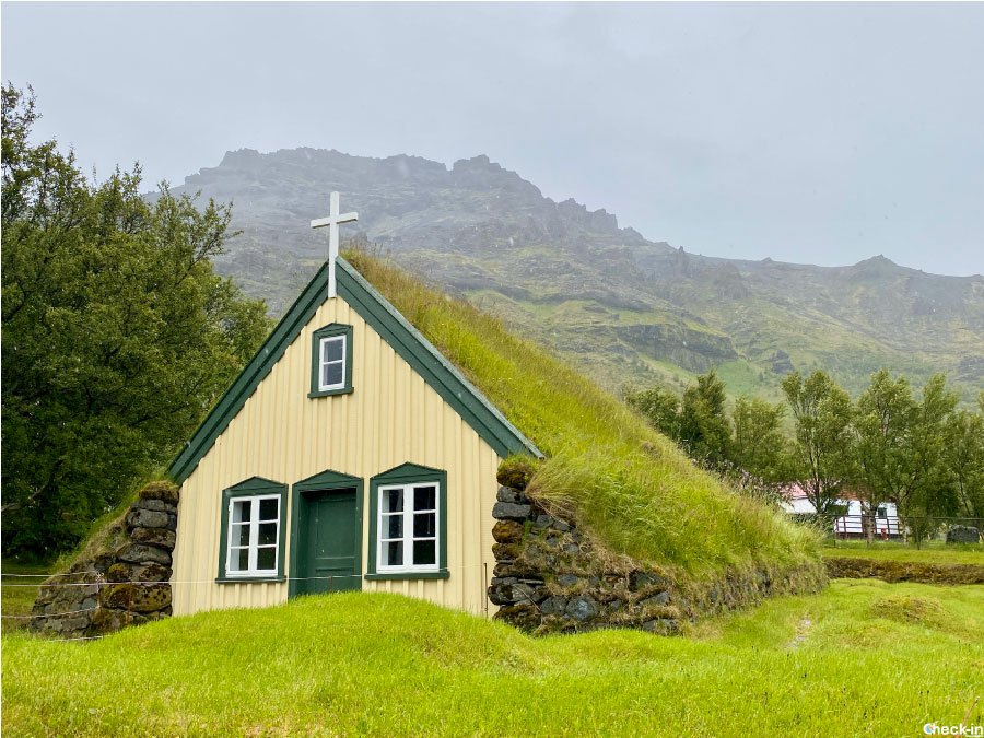 Monumenti insoliti in Islanda: la chiesa d'erba Hofskirkja