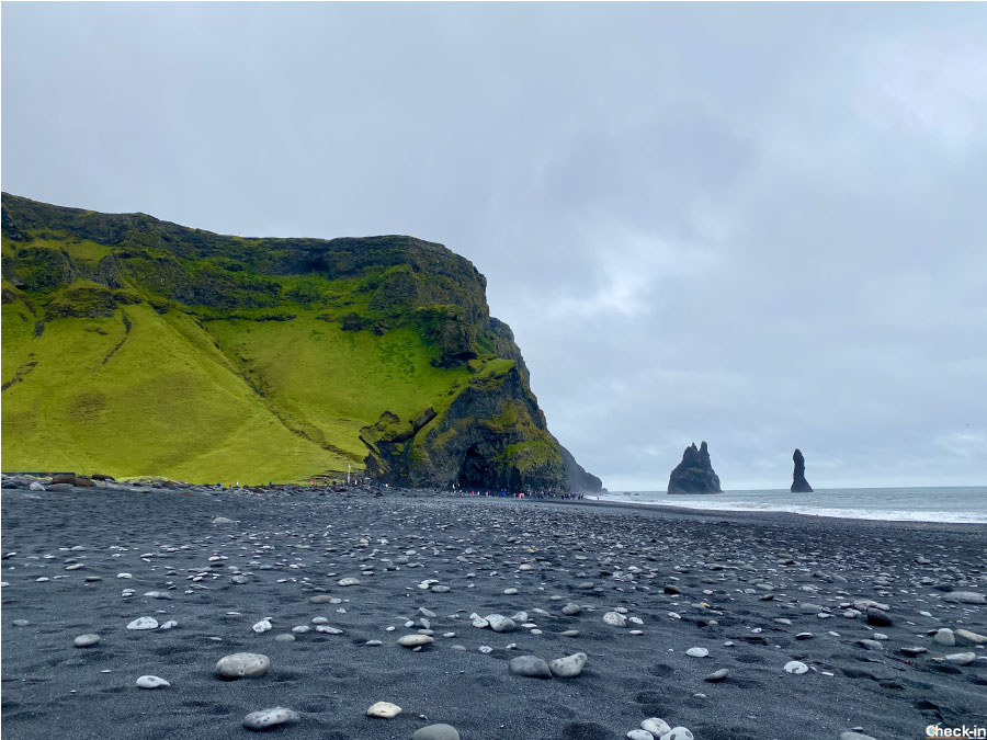 Come raggiungere la spiaggia nera Reynisfjara da Reykjavík (Islanda)