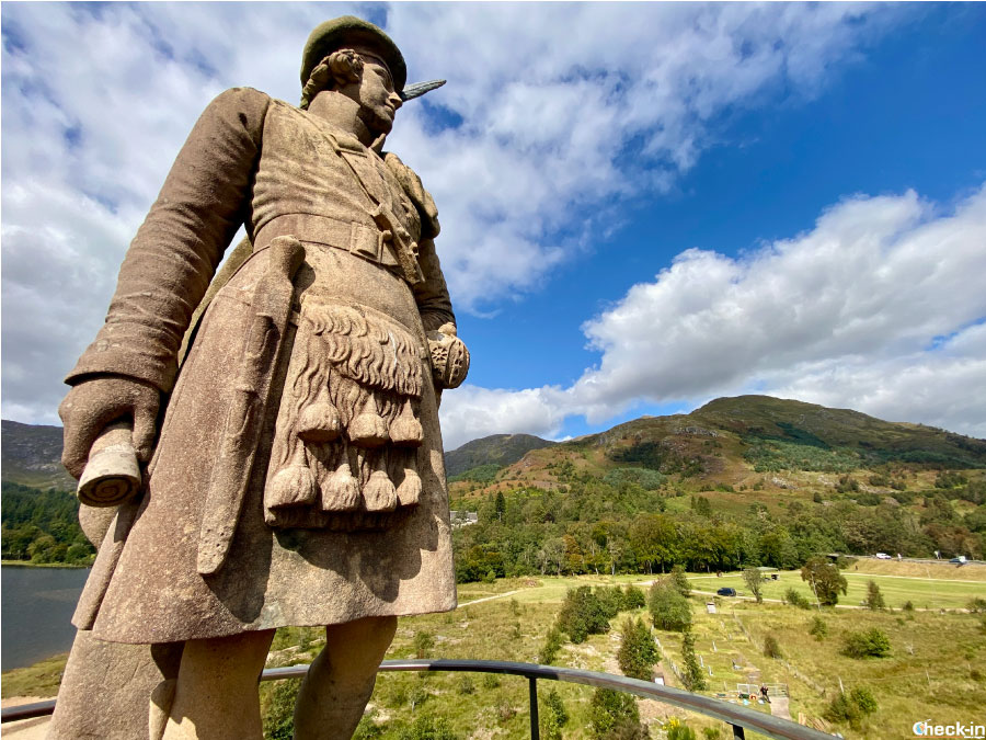 Salita al Glenfinnan Monument e vista sul Loch Shiel - Highlands di Scozia