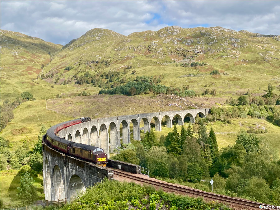 Da dove vedere il treno Jacobite di Harry Potter mentre passa sul viadotto di Glenfinnan