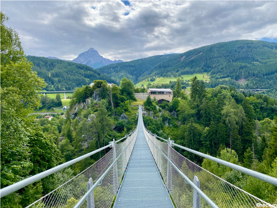 Trekking urbano a Matrei (Wipptal): il ponte sospeso del castello Trautson