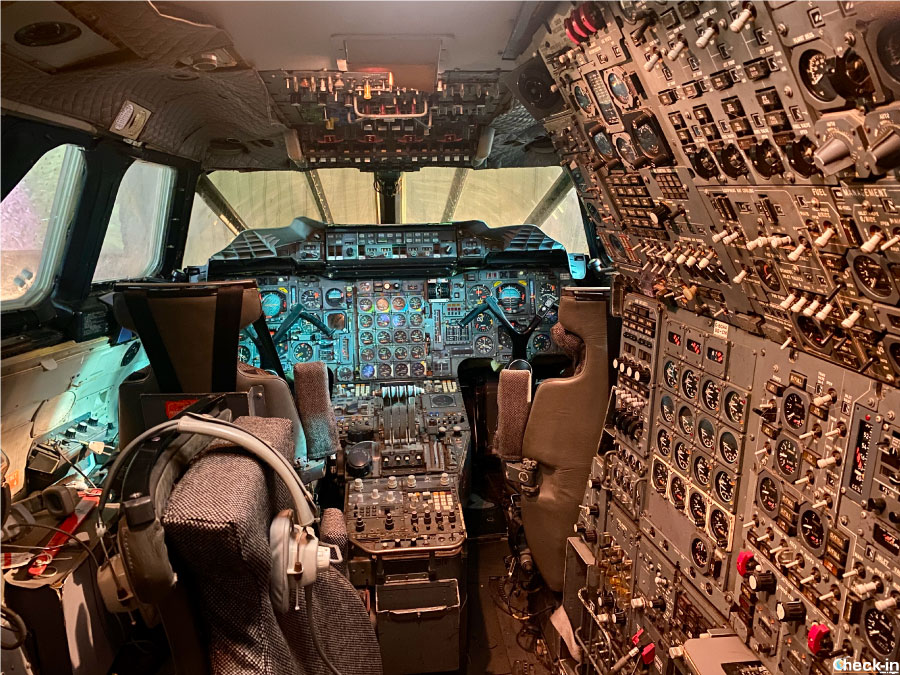 La cabina di pilotaggio del Concorde G-BOAA di British Airways