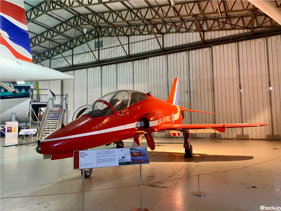 La Hawk modello BAE delle Red Arrows inglesi al National Museum of Flight in Scozia