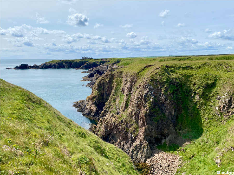 Da Cruden Bay a Bullers of Buchan, le 8 camminate costiere più belle della Scozia