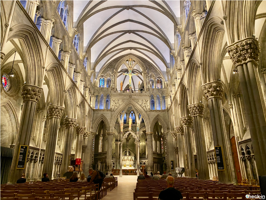 Navata centrale della cattedrale di Nidaros a Trondheim