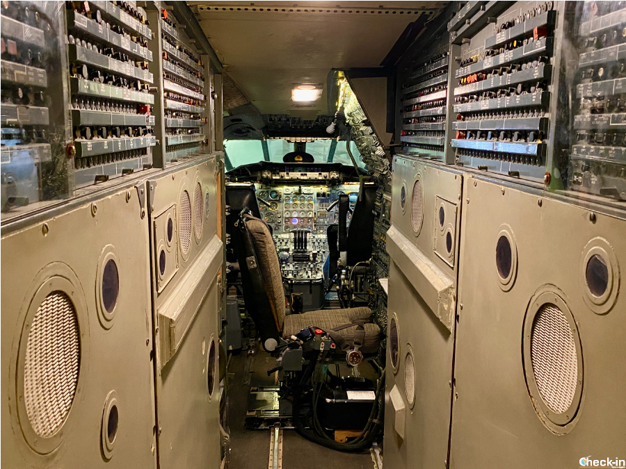 La cabina di pilotaggio del Concorde 101 esposto all'Imperial War Museum di Duxford (a nord di Londra)