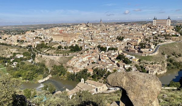 Vista panoramica su Toledo dalla "Piedra del Rey moro", sopra l'Ermita del Valle