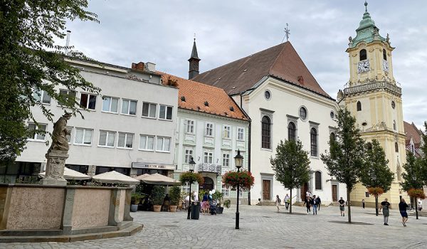 Bratislava in 24, 48 o 72 ore: Piazza Hlavné Námestie