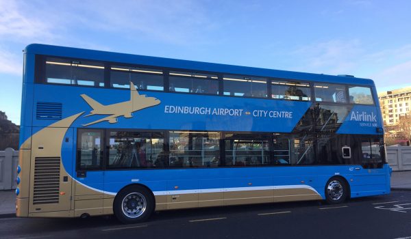 How to reach Edinburgh city centre from Turnhouse airport by bus: Airlink 100 service