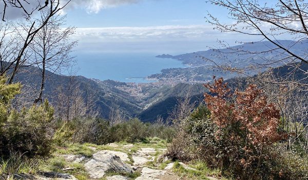 Escursione dal Passo della Crocetta al Monte Pegge (Rifugio Margherita) con vista sul promontorio di Portofino