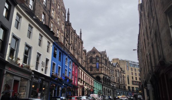La Old Town di Edimburgo: scorcio di Victoria Street