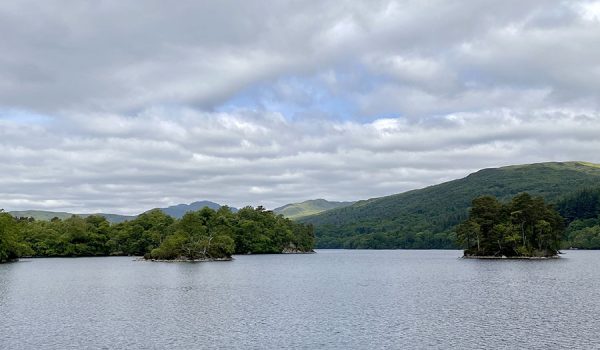 Excursión en español de Edimburgo a los lagos de Escocia: el Loch Katrine