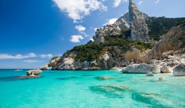 Trascorrere le vacanze al mare, gli itinerari costieri da seguire in Sardegna
