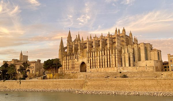 Mejores vistas en Palma: Parc de la Mar y Catedral de Palma
