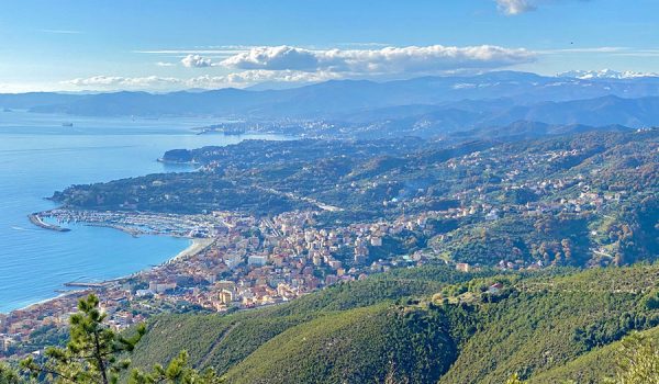 Migliori punti panoramici della Liguria: monte Grosso di Varazze (406 m di quota)